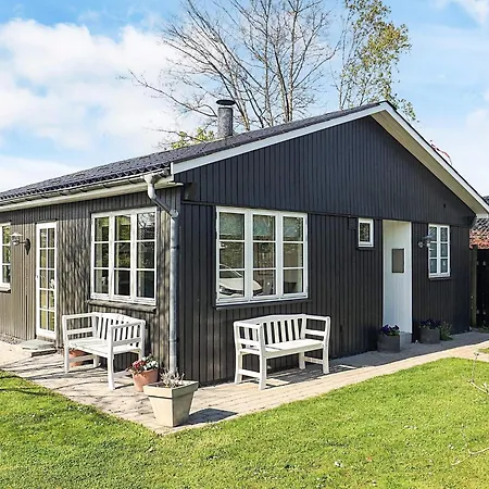 Cozy Summer House Near 보르딩보르그