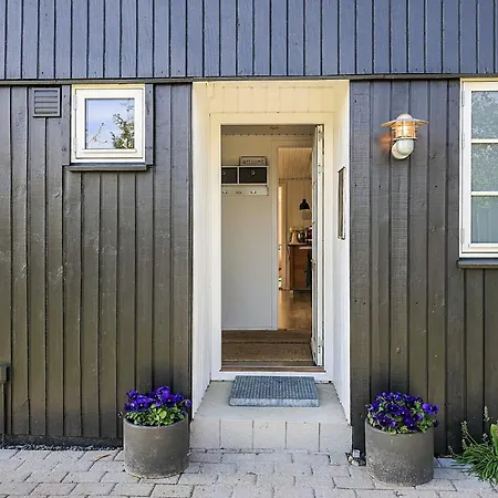 Cozy Summer House Near 펜션