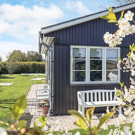 Cozy Summer House Near Feriehus *