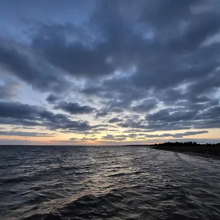 Cozy Summer House Near 보르딩보르그