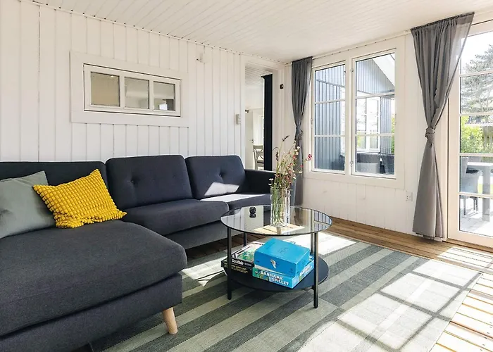 Dom wakacyjny Cozy Summer House Near