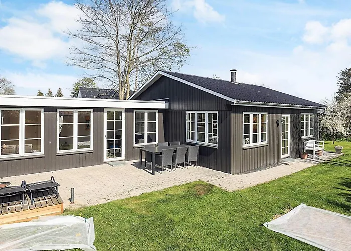 Cozy Summer House Near